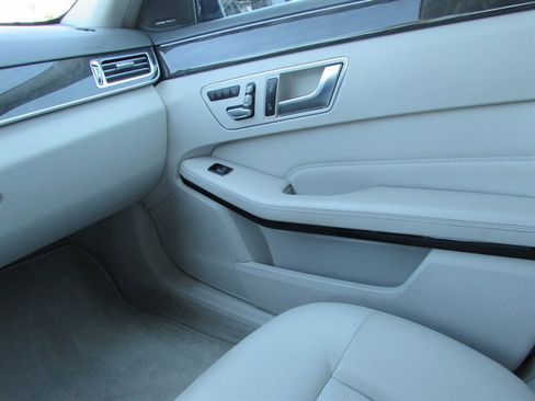 Used 2014 Mercedes-Benz E 350 Sedan image 17