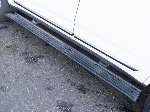 Used 2024 GMC Yukon Denali Ultimate image 33