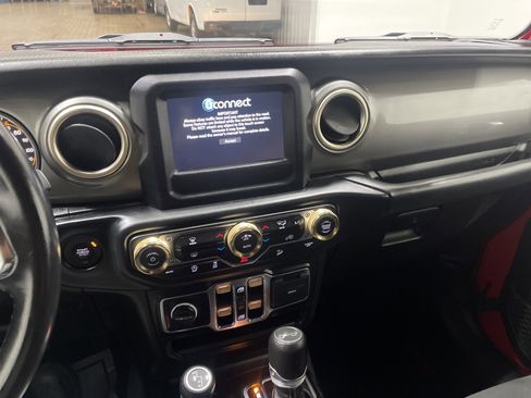 Used 2019 Jeep Wrangler Unlimited Sahara image 29