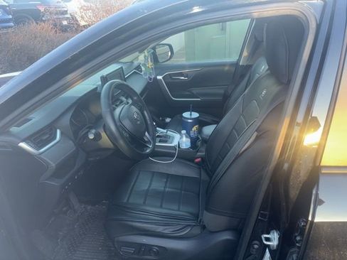 Used 2020 Toyota RAV4 XLE w/ Convenience Package image 5