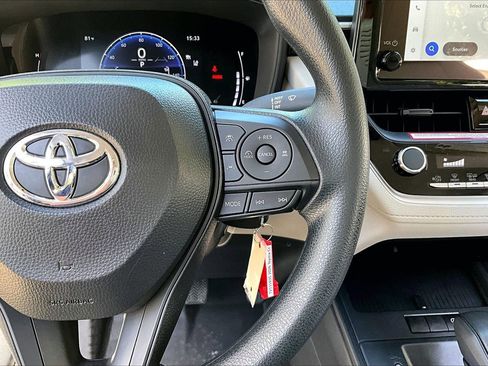 Used 2026 Toyota Corolla Cross L image 11