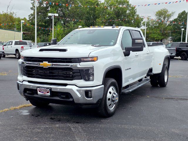 Used 2025 Chevrolet Silverado 3500 LT w/ Safety Package AWD/4WD image 5
