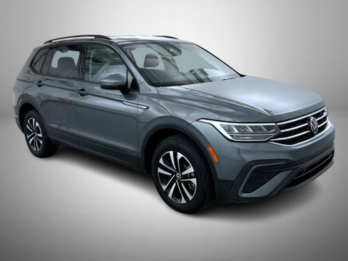 Used 2022 Volkswagen Tiguan S image 3