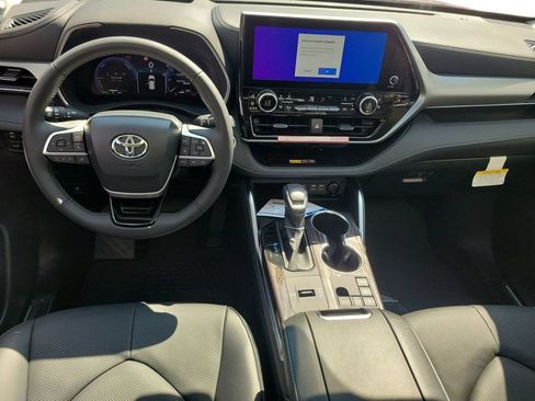 New 2026 Toyota Highlander Platinum AWD/4WD image 27