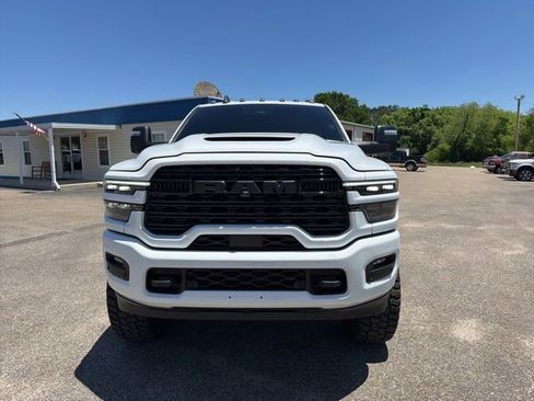 Used 2025 RAM 3500 Limited AWD/4WD image 3