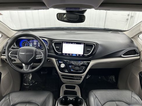 Used 2022 Chrysler Pacifica Touring-L FWD image 14