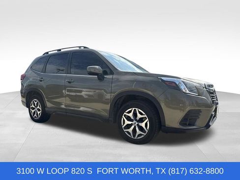 Used 2023 Subaru Forester Premium AWD/4WD image 1