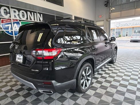 Used 2025 Honda Pilot Touring image 6