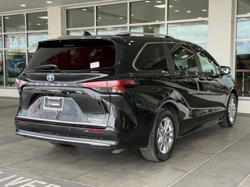 Certified 2024 Toyota Sienna Platinum w/ Protection Package (TMS) AWD/4WD image 15