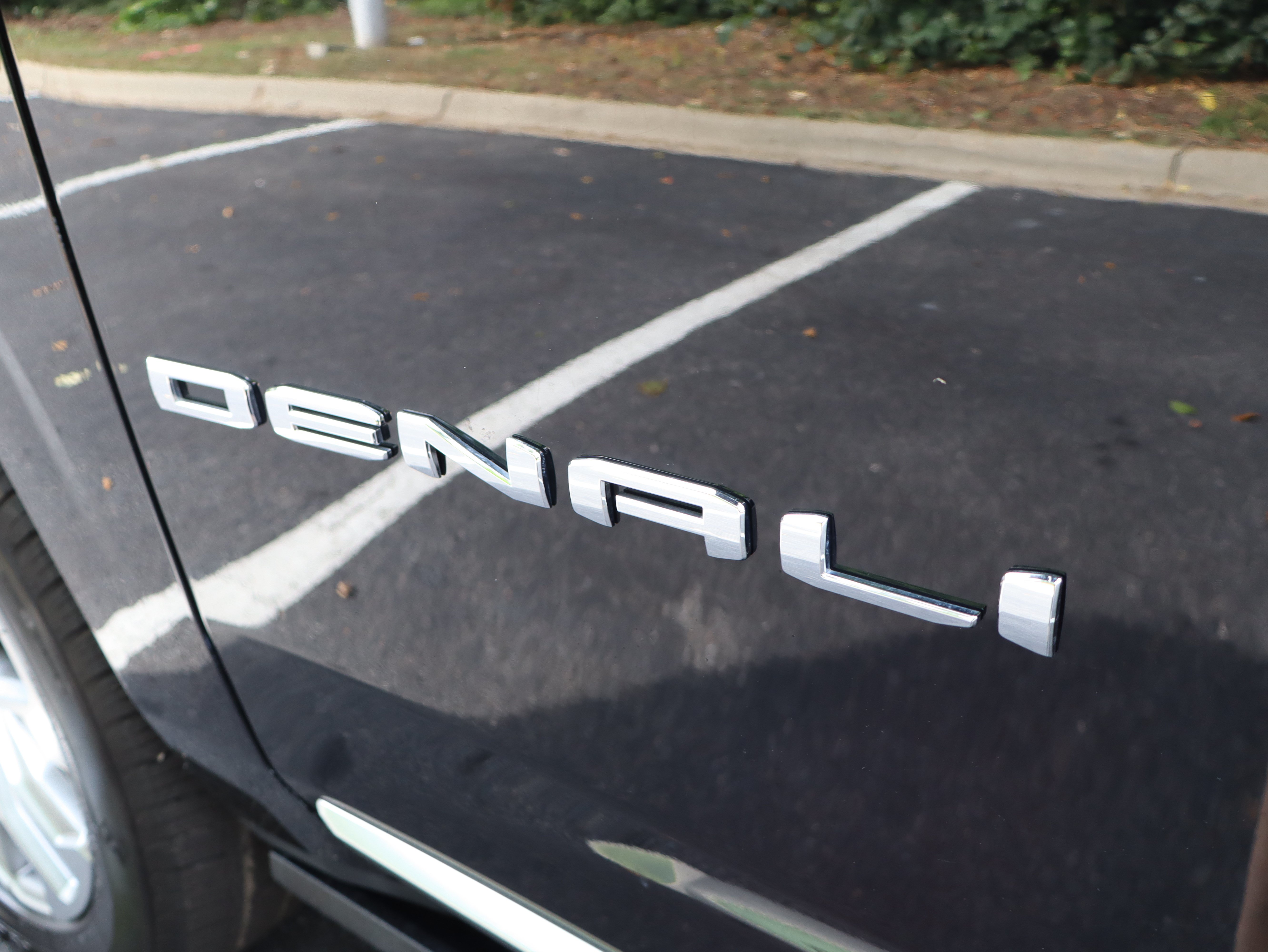 Used 2021 GMC Yukon Denali w/ Denali Premium Package RWD image 18