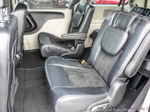 Used 2018 Dodge Grand Caravan SXT w/ Driver Convenience Group image 11