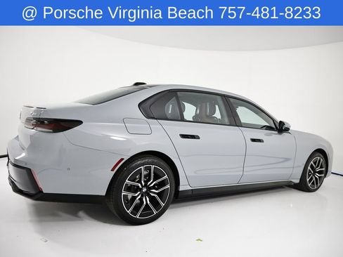 Used 2023 BMW 740i w/ Parking Assistance Package RWD image 7