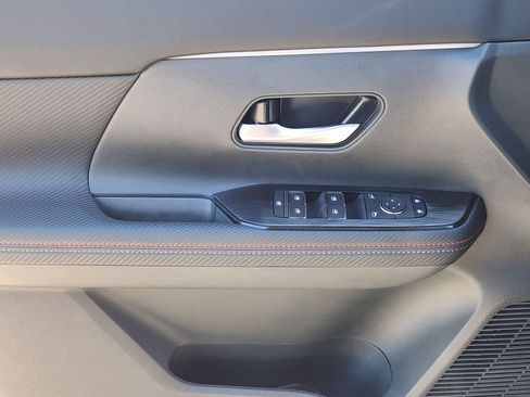 Used 2025 Nissan Kicks SR FWD image 19