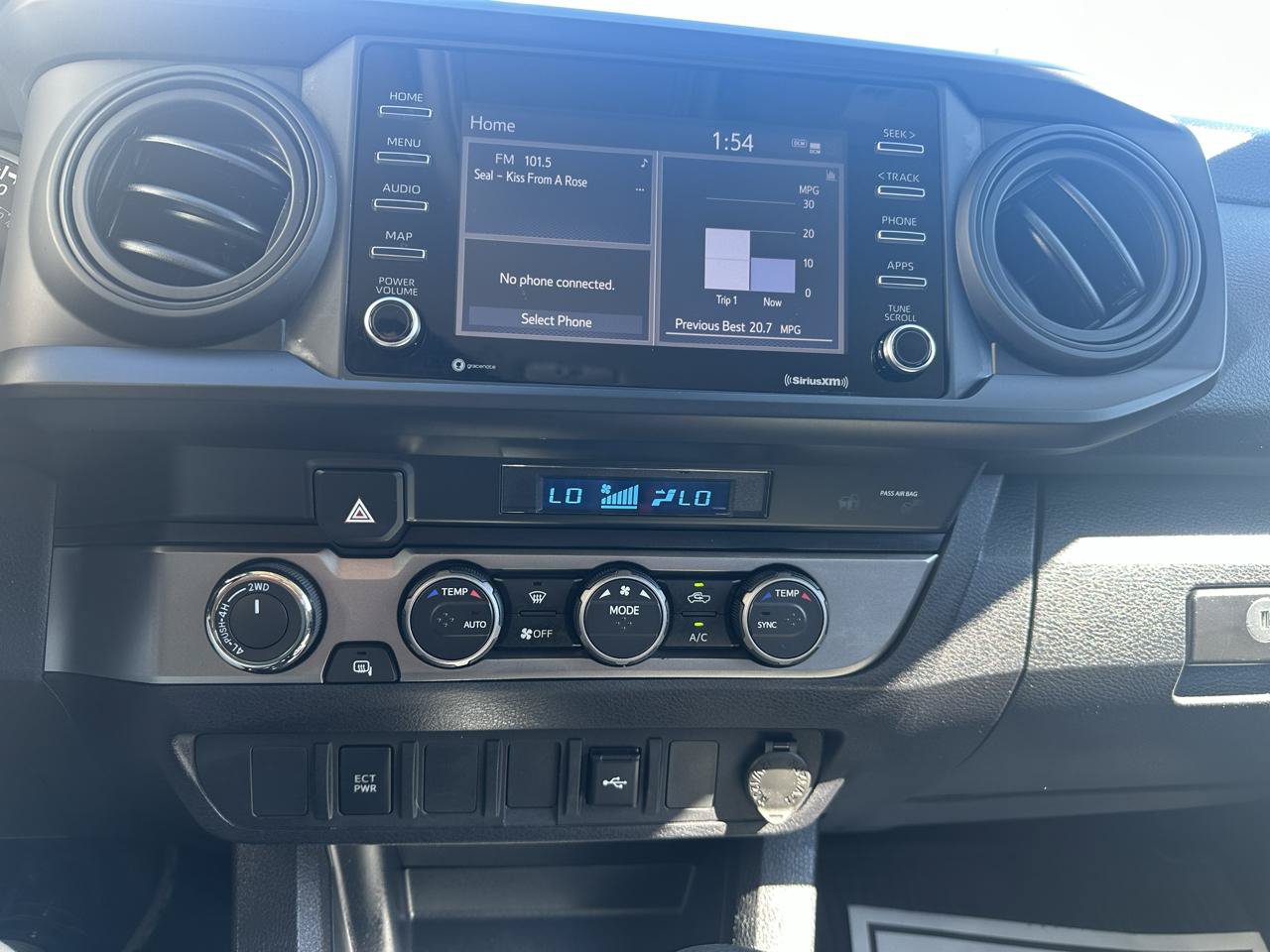 Used 2022 Toyota Tacoma SR AWD/4WD image 16
