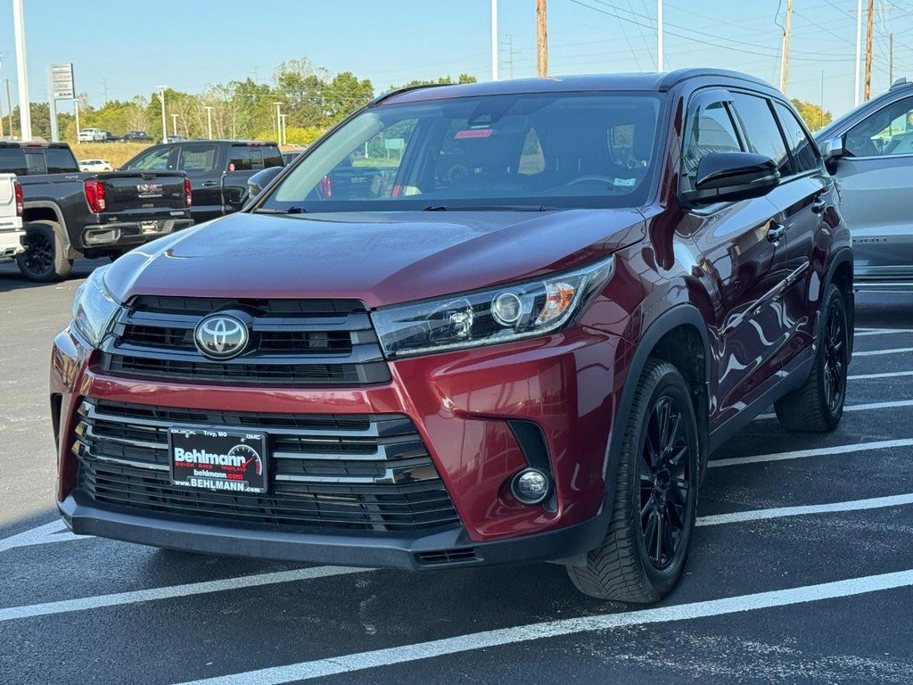 Used 2019 Toyota Highlander SE w/ Nightshade Edition AWD/4WD image 11
