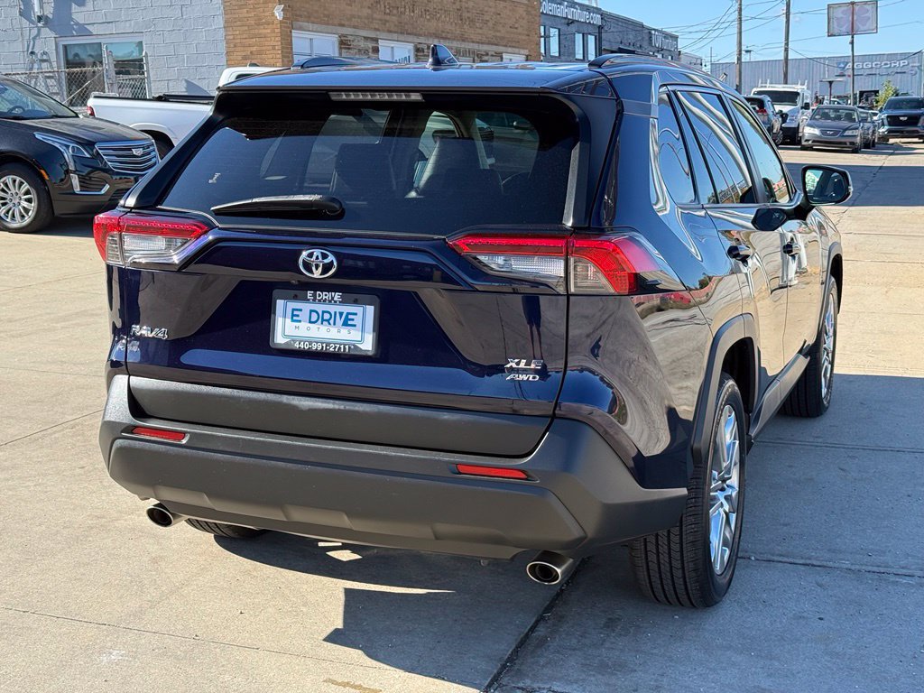 Used 2021 Toyota RAV4 XLE Premium AWD/4WD image 7