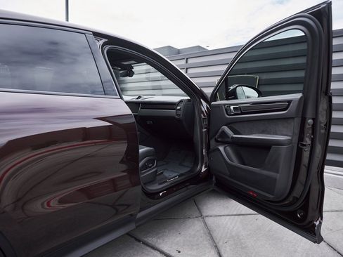 Used 2022 Porsche Cayenne Turbo GT image 22