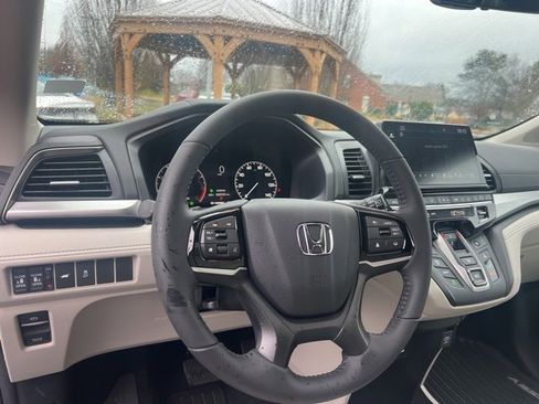 Certified 2026 Honda Odyssey EX-L image 16