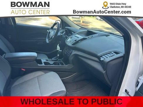 Used 2017 Ford Escape SE w/ SE Cold Weather Package AWD/4WD image 28