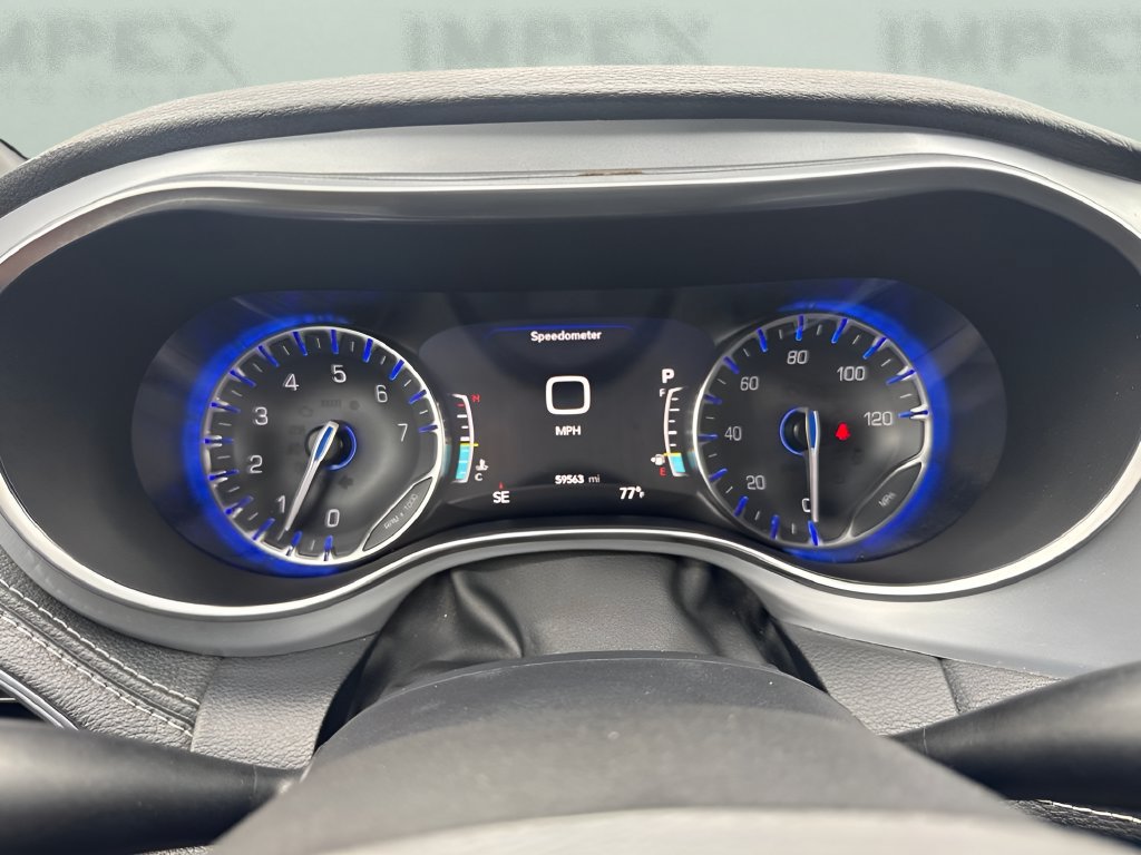 Used 2025 Chrysler Pacifica Limited FWD image 17