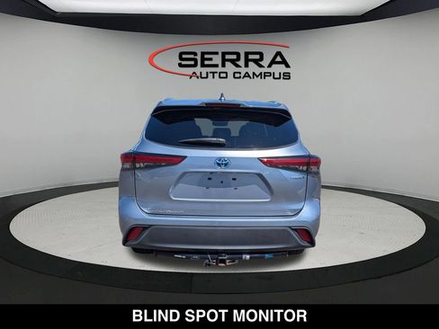 Used 2021 Toyota Highlander XLE AWD/4WD image 11