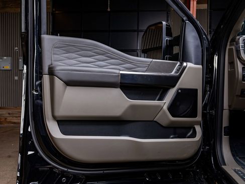 Used 2026 Ford F450 Platinum w/ Platinum Plus Package image 37