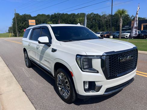 Used 2023 GMC Yukon XL Denali Ultimate AWD/4WD image 11