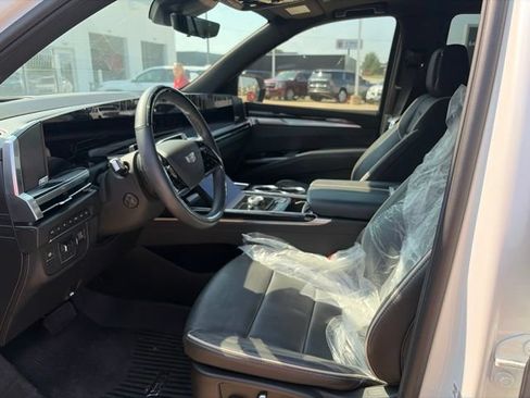 Used 2025 Cadillac Escalade Sport w/ Touring Package AWD/4WD image 14