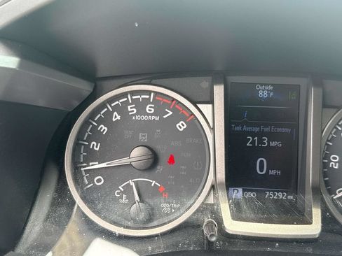 Used 2021 Toyota Tacoma SR5 AWD/4WD image 24
