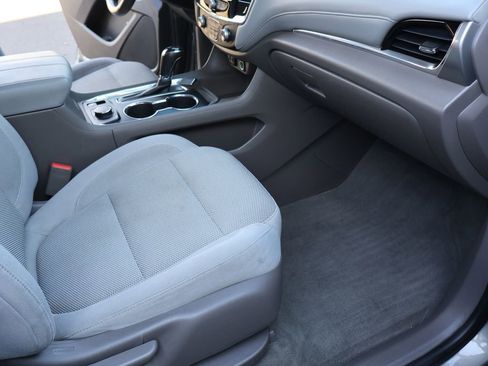 Used 2018 Chevrolet Traverse LT image 30