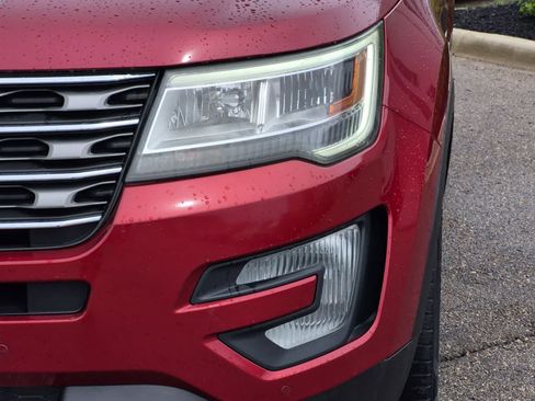 Used 2017 Ford Explorer XLT w/ Equipment Group 202A AWD/4WD image 11