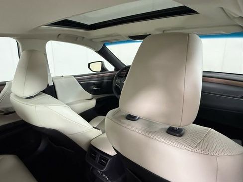 Certified 2025 Lexus ES 300h w/ Premium Package image 27