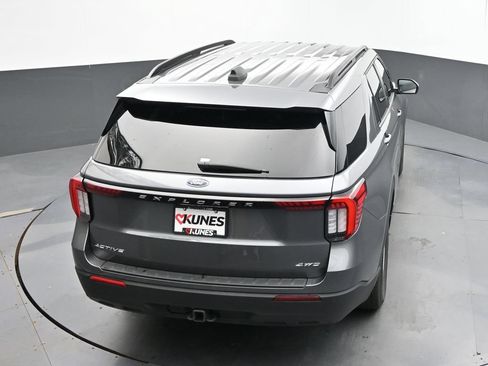 Used 2025 Ford Explorer Active AWD/4WD image 30