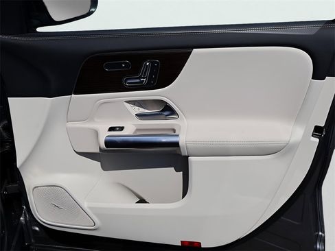 New 2026 Mercedes-Benz GLA 250 4MATIC image 13