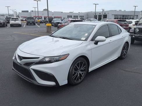 Certified 2024 Toyota Camry SE FWD image 3
