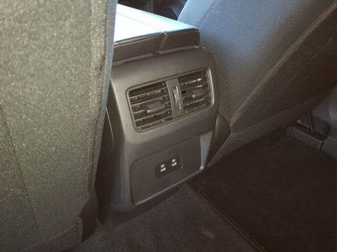 Used 2024 Nissan Rogue SV image 33