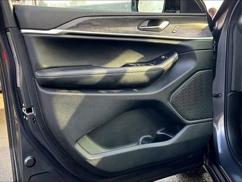 New 2025 Jeep Grand Cherokee Limited w/ Black Appearance Package image 22