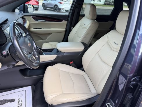Used 2019 Cadillac XT5 Luxury w/ LPO, Radiant Package FWD image 11