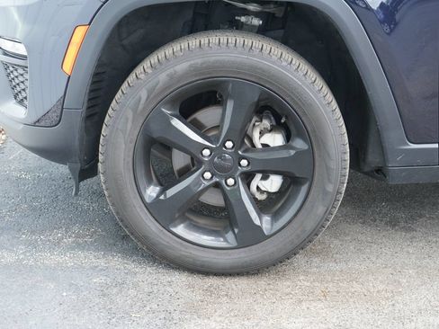 Used 2024 Jeep Grand Cherokee Limited w/ Black Appearance Package AWD/4WD image 6