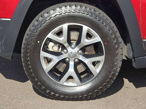 Used 2015 Jeep Cherokee Trailhawk w/ Comfort/Convenience Group AWD/4WD image 27