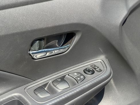 Used 2025 Nissan Versa SV FWD image 21