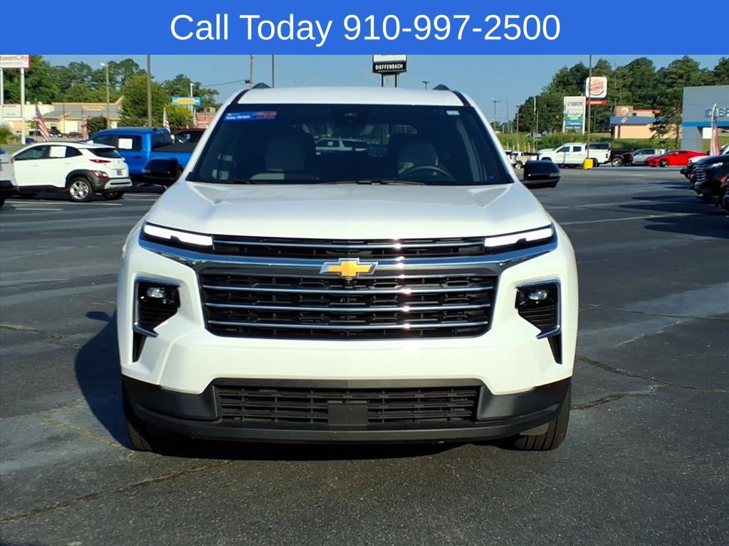 Used 2026 Chevrolet Traverse LT w/ Driver Confidence Package FWD image 3