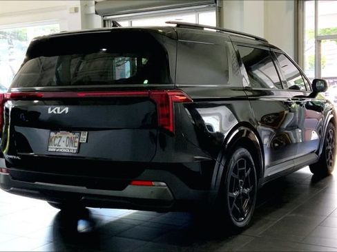 Used 2025 Kia Carnival SX w/ SX Dark Edition Package FWD image 6