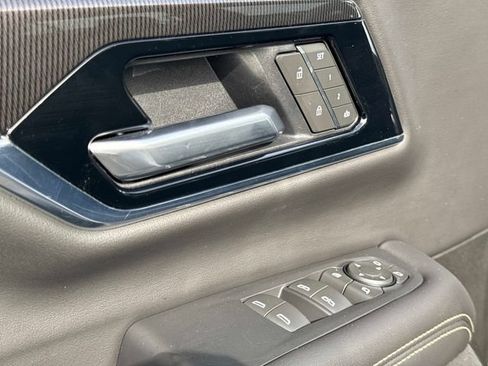 Used 2025 GMC Yukon Elevation RWD image 15