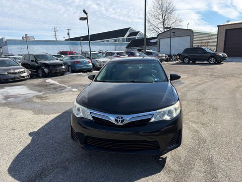 Used 2012 Toyota Camry LE image 1