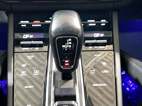 Used 2019 Porsche Cayenne AWD/4WD image 13