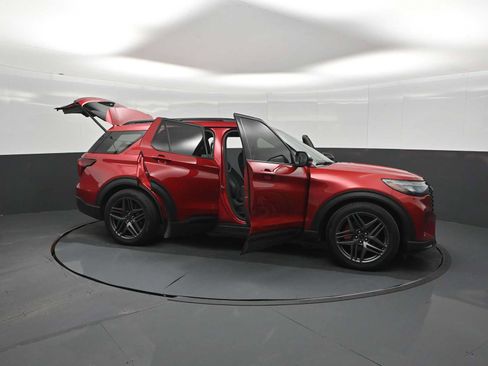 Used 2025 Ford Explorer ST w/ Sun And Sound Package AWD/4WD image 29