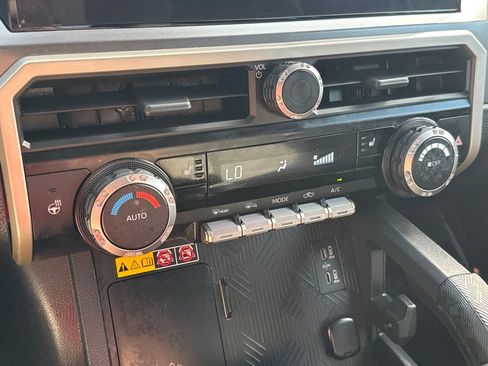 Used 2024 Toyota Tacoma TRD Off-Road image 23