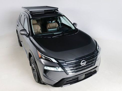 Used 2025 Nissan Rogue Platinum w/ Platinum Premium Package image 4