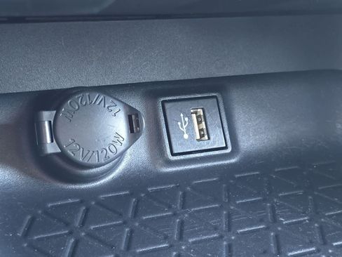Used 2025 Toyota RAV4 XLE AWD/4WD image 24